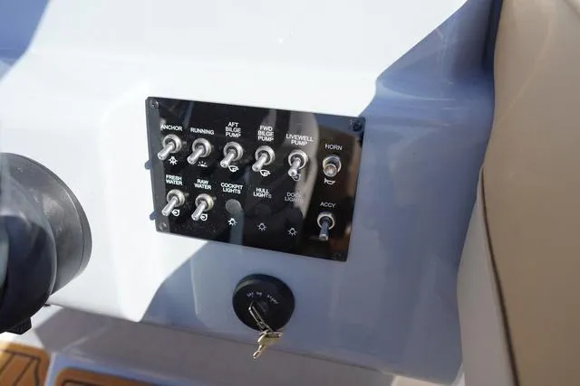 Slide: The Image of Bayliner Trophy T22SC 2025 - 45