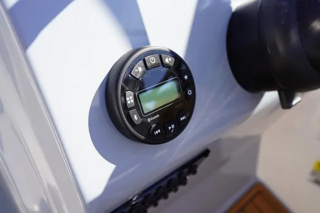 Slide: The Image of Bayliner Trophy T22SC 2025 - 46