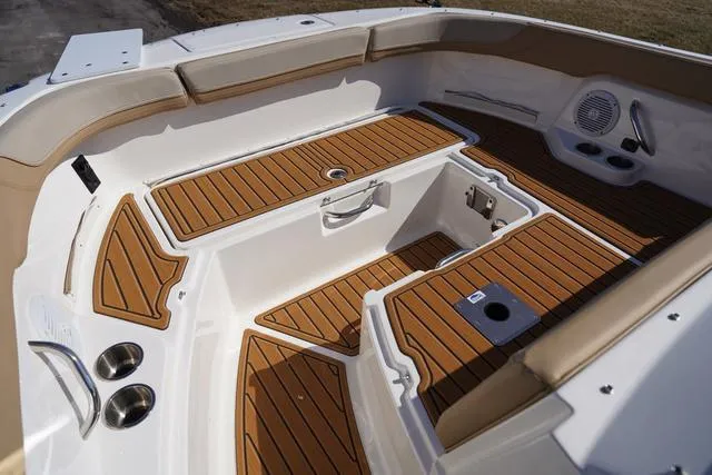 Slide: The Image of Bayliner Trophy T22SC 2025 - 50