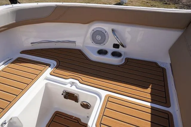 Slide: The Image of Bayliner Trophy T22SC 2025 - 53