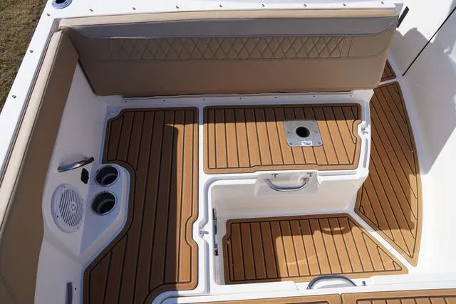 Slide: The Image of Bayliner Trophy T22SC 2025 - 55