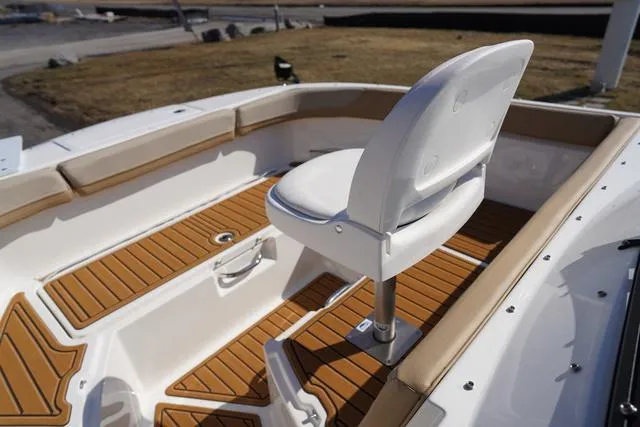 Slide: The Image of Bayliner Trophy T22SC 2025 - 58