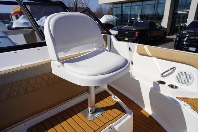 Slide: The Image of Bayliner Trophy T22SC 2025 - 59