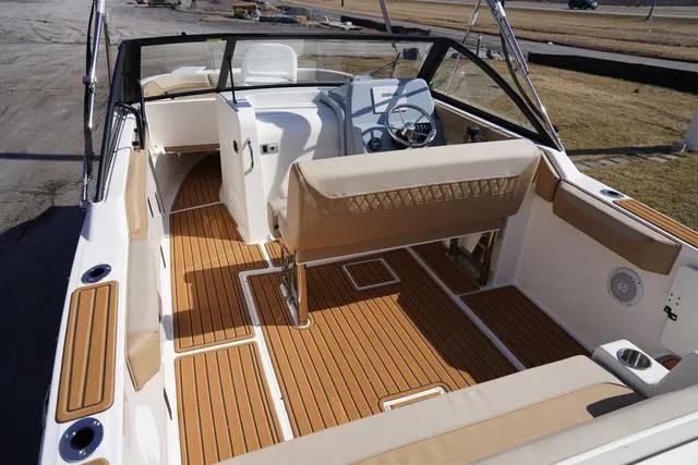 Slide: The Image of Bayliner Trophy T22SC 2025 - 6