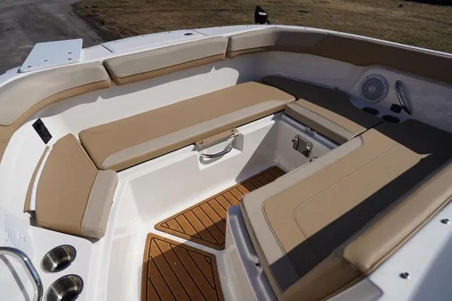 Slide: The Image of Bayliner Trophy T22SC 2025 - 63