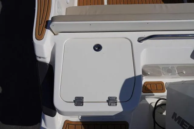 Slide: The Image of Bayliner Trophy T22SC 2025 - 7