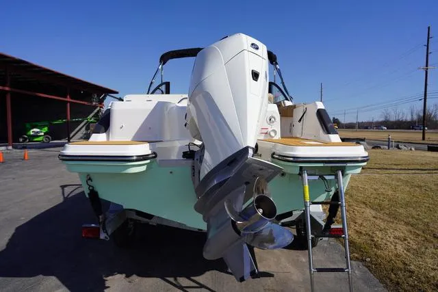 Slide: The Image of Bayliner Trophy T22SC 2025 - 70