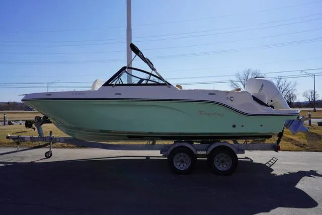 Slide: The Image of Bayliner Trophy T22SC 2025 - 72