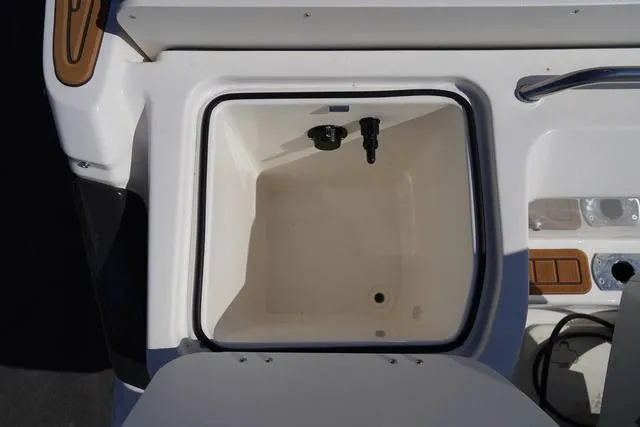 Slide: The Image of Bayliner Trophy T22SC 2025 - 8