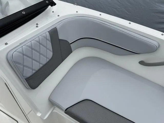 Slide: The Image of Bayliner VR4 Bowrider OB 2025 - 11