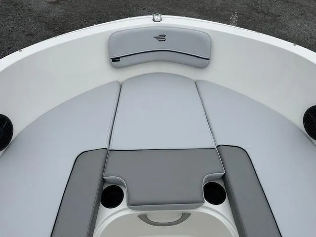Slide: The Image of Bayliner VR4 Bowrider OB 2025 - 13