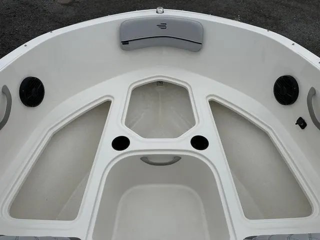 Slide: The Image of Bayliner VR4 Bowrider OB 2025 - 16