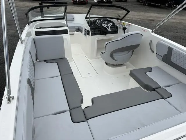 Slide: The Image of Bayliner VR4 Bowrider OB 2025 - 17