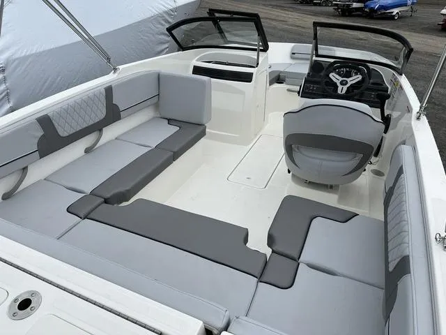 Slide: The Image of Bayliner VR4 Bowrider OB 2025 - 18