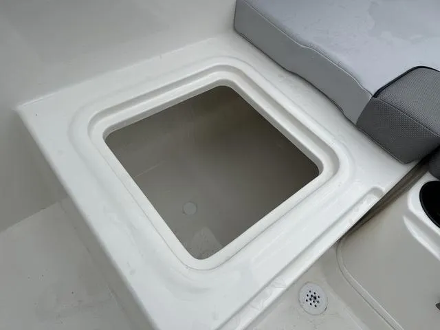 Slide: The Image of Bayliner VR4 Bowrider OB 2025 - 20