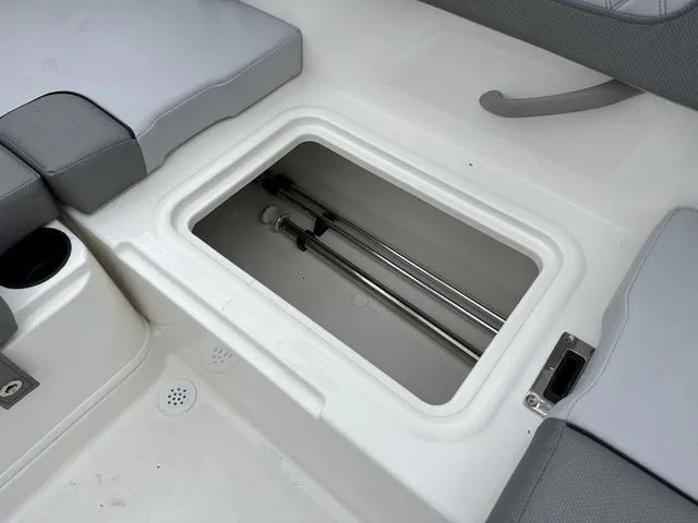 Slide: The Image of Bayliner VR4 Bowrider OB 2025 - 21