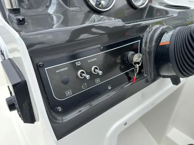 Slide: The Image of Bayliner VR4 Bowrider OB 2025 - 32