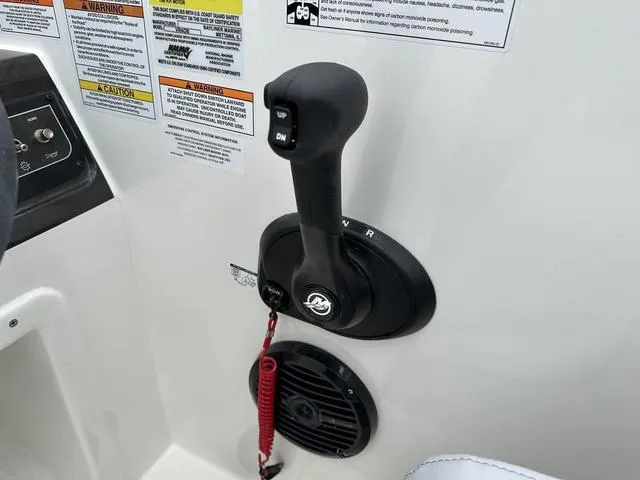 Slide: The Image of Bayliner VR4 Bowrider OB 2025 - 33