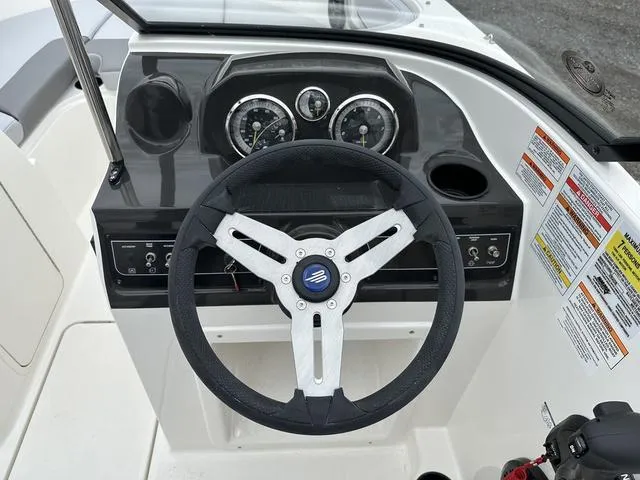 Slide: The Image of Bayliner VR4 Bowrider OB 2025 - 35