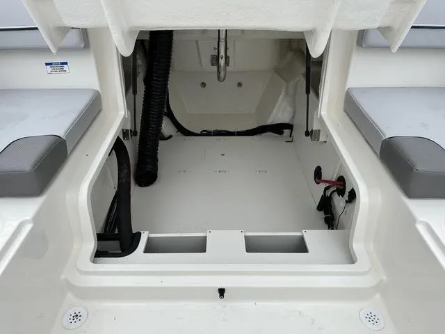 Slide: The Image of Bayliner VR4 Bowrider OB 2025 - 39