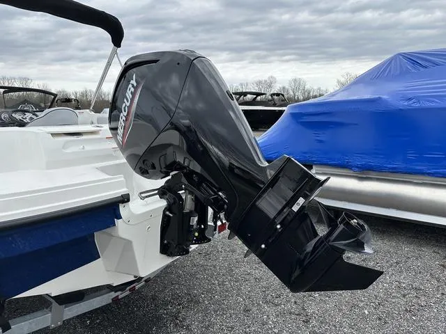 Slide: The Image of Bayliner VR4 Bowrider OB 2025 - 4