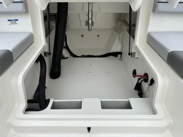 Slide: The Image of Bayliner VR4 Bowrider OB 2025 - 40