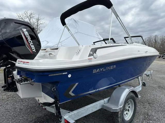 Slide: The Image of Bayliner VR4 Bowrider OB 2025 - 6