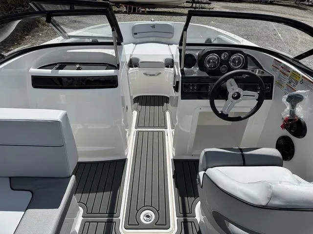Slide: The Image of Bayliner VR4 Bowrider OB 2025 - 14