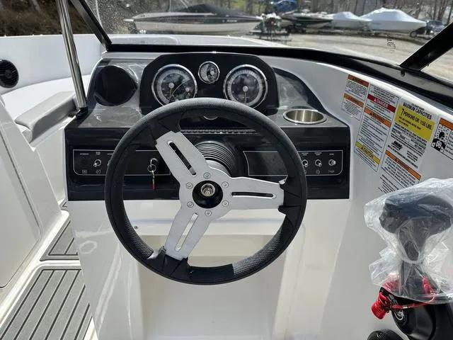 Slide: The Image of Bayliner VR4 Bowrider OB 2025 - 18