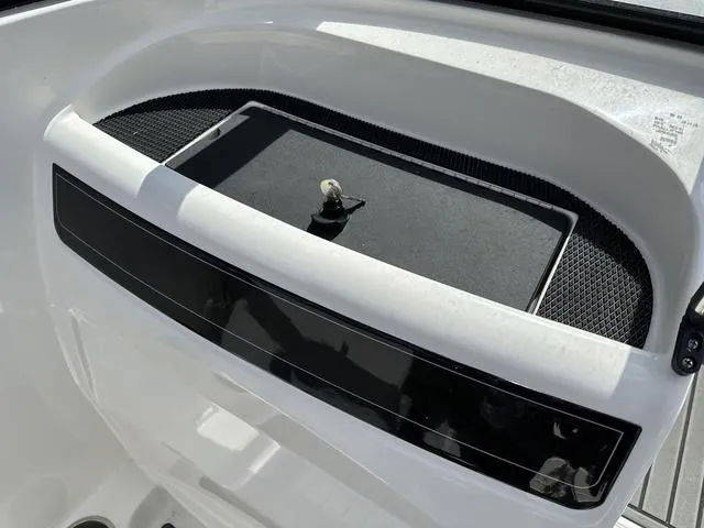 Slide: The Image of Bayliner VR4 Bowrider OB 2025 - 20