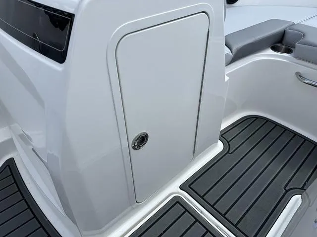 Slide: The Image of Bayliner VR4 Bowrider OB 2025 - 22