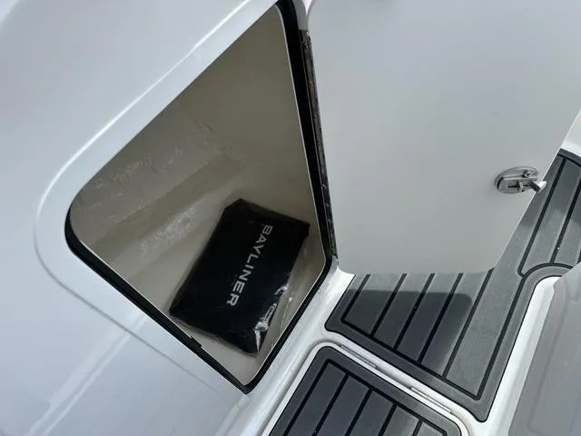 Slide: The Image of Bayliner VR4 Bowrider OB 2025 - 23