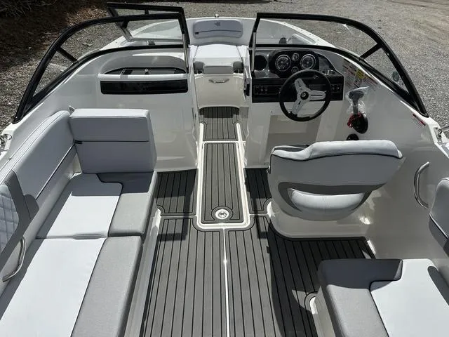 Slide: The Image of Bayliner VR4 Bowrider OB 2025 - 26