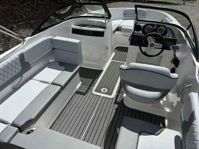 Slide: The Image of Bayliner VR4 Bowrider OB 2025 - 27