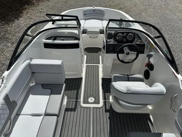 Slide: The Image of Bayliner VR4 Bowrider OB 2025 - 28