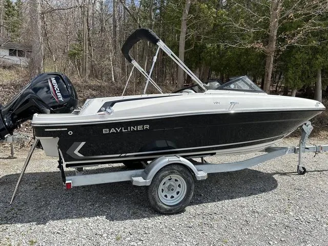 Slide: The Image of Bayliner VR4 Bowrider OB 2025 - 3