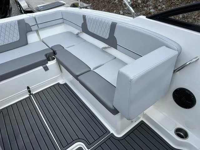 Slide: The Image of Bayliner VR4 Bowrider OB 2025 - 31