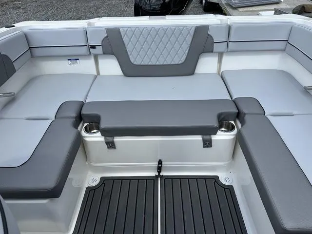 Slide: The Image of Bayliner VR4 Bowrider OB 2025 - 32