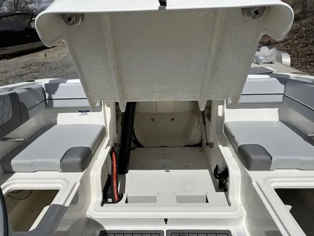 Slide: The Image of Bayliner VR4 Bowrider OB 2025 - 34