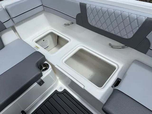 Slide: The Image of Bayliner VR4 Bowrider OB 2025 - 36