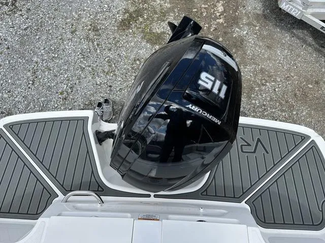 Slide: The Image of Bayliner VR4 Bowrider OB 2025 - 38