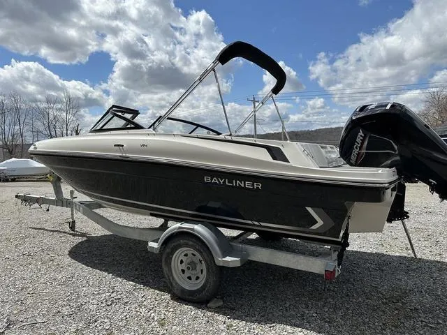 Slide: The Image of Bayliner VR4 Bowrider OB 2025 - 5