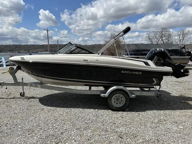 Slide: The Image of Bayliner VR4 Bowrider OB 2025 - 6