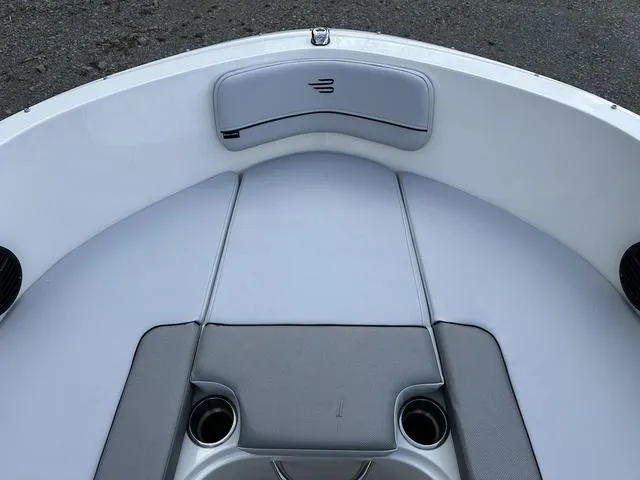 Slide: The Image of Bayliner VR4 Bowrider OB 2025 - 9