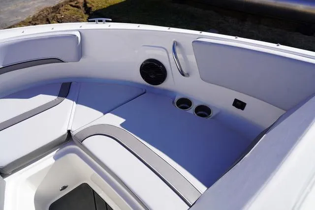 Slide: The Image of Bayliner V20i 2025 - 14