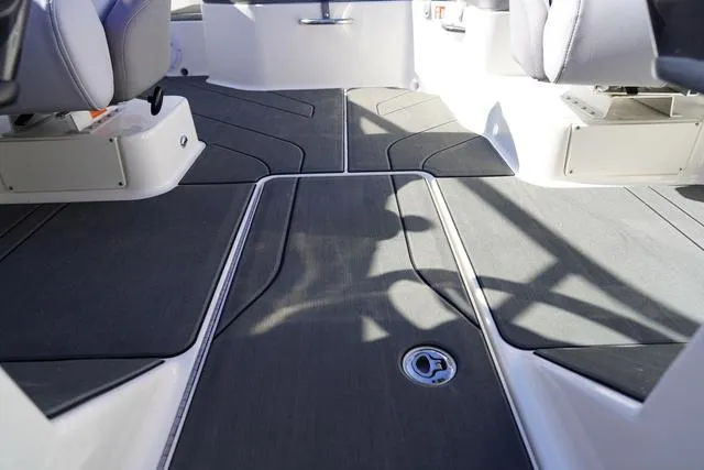 Slide: The Image of Bayliner V20i 2025 - 17