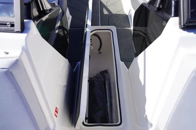 Slide: The Image of Bayliner V20i 2025 - 20