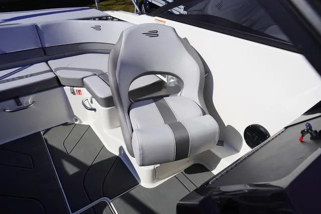 Slide: The Image of Bayliner V20i 2025 - 22