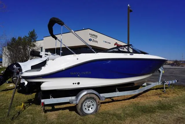 Slide: The Image of Bayliner V20i 2025 - 3