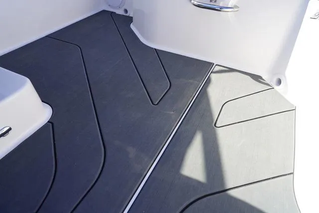 Slide: The Image of Bayliner V20i 2025 - 30